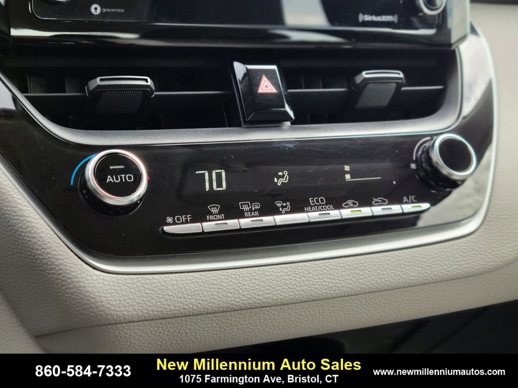Used 2021 Toyota Corolla LE w/ LE Convenience Package image 22