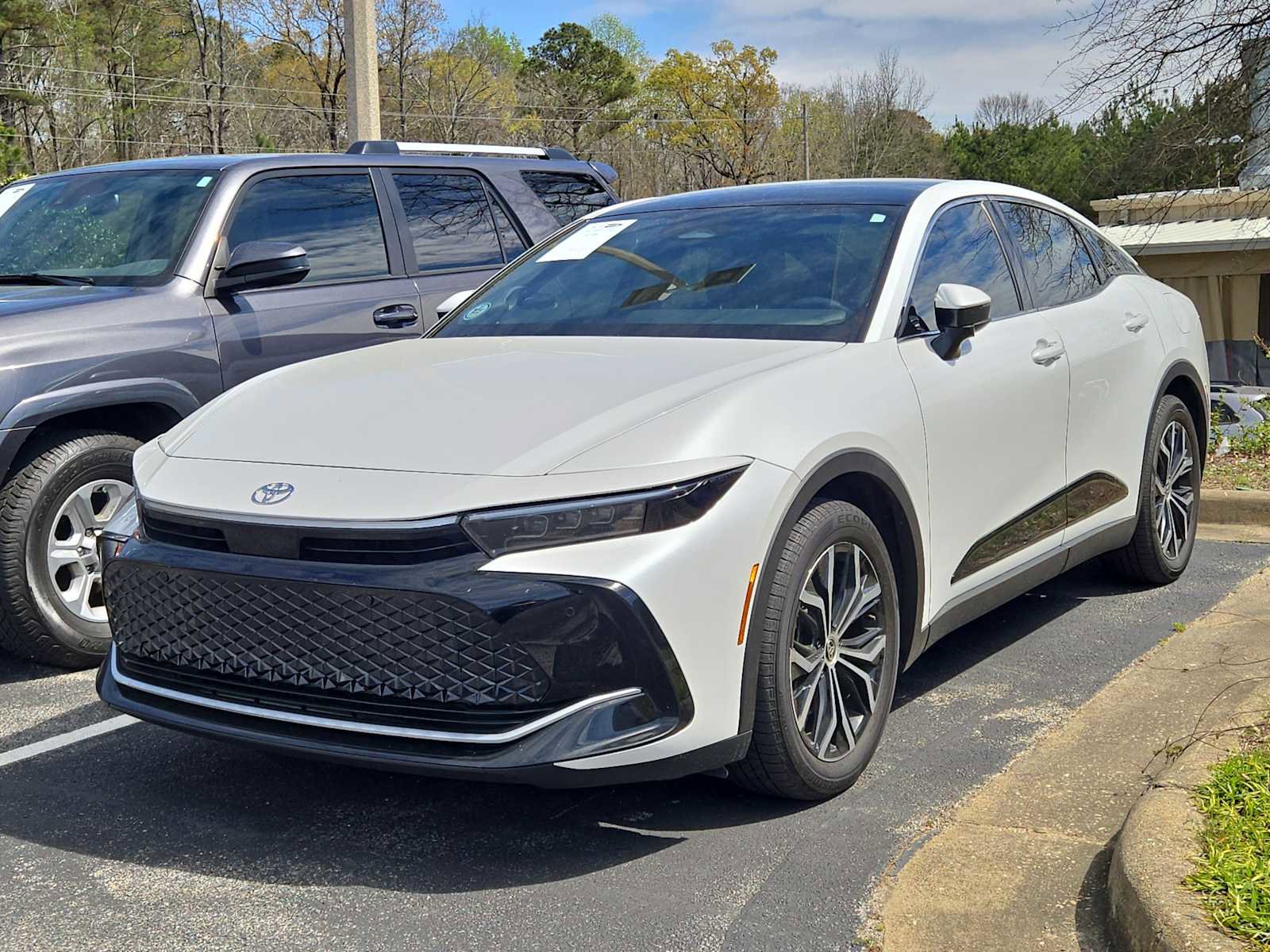 Used 2024 Toyota Crown Limited image 3