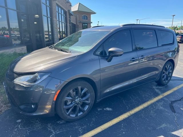 Used 2019 Chrysler Pacifica Limited w/ Advanced Safetytec Group FWD image 1