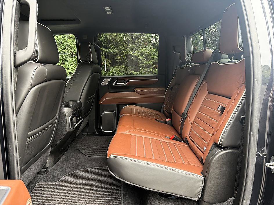 Used 2024 GMC Sierra 3500 Denali Ultimate AWD/4WD image 13