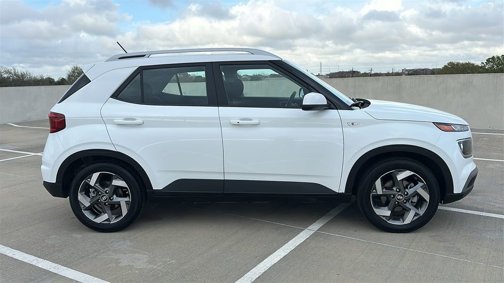 Certified 2025 Hyundai Venue SEL image 13