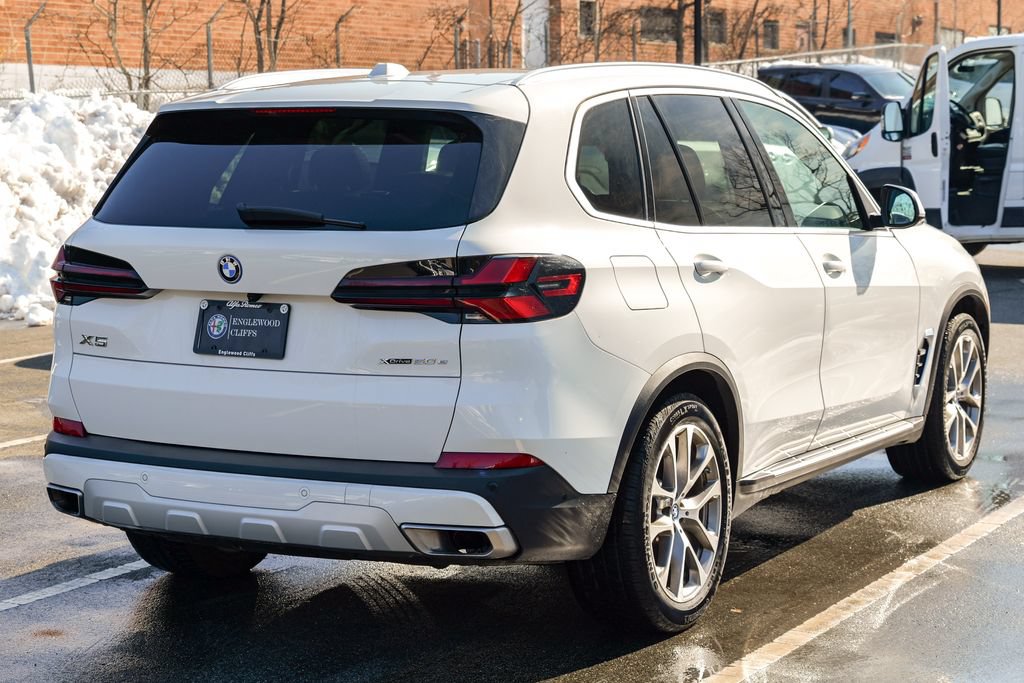 Used 2024 BMW X5 xDrive50e AWD/4WD image 7