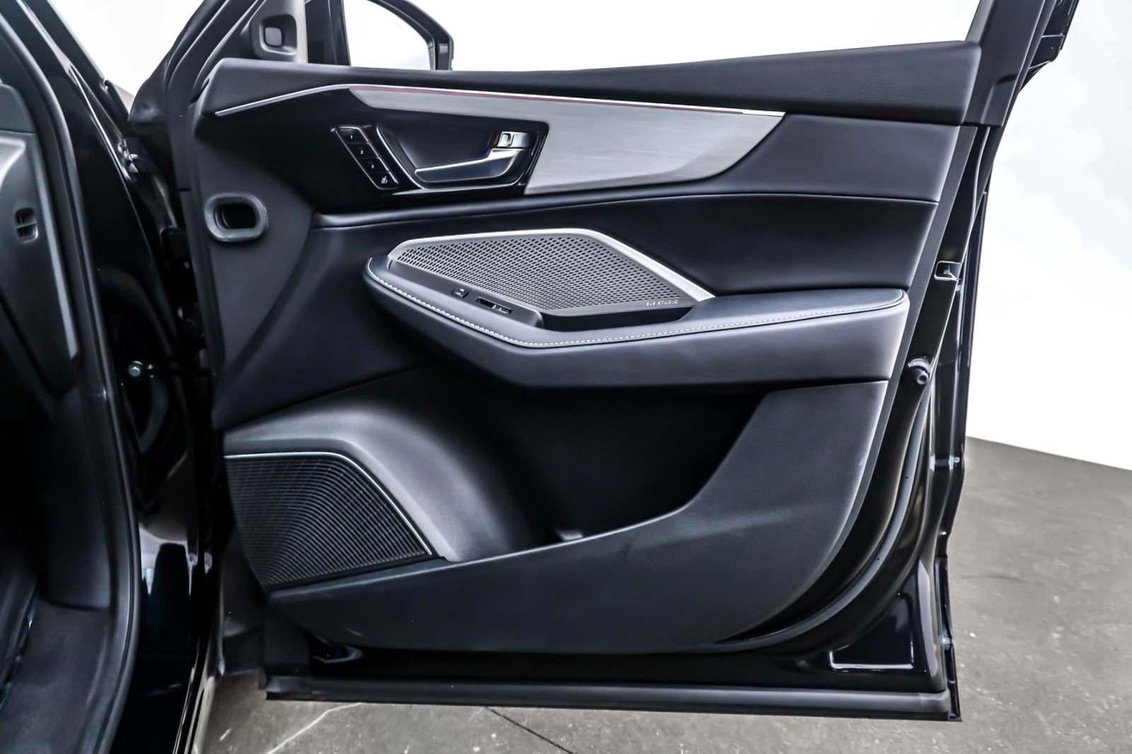 Used 2023 Acura MDX FWD w/ Technology Package image 23