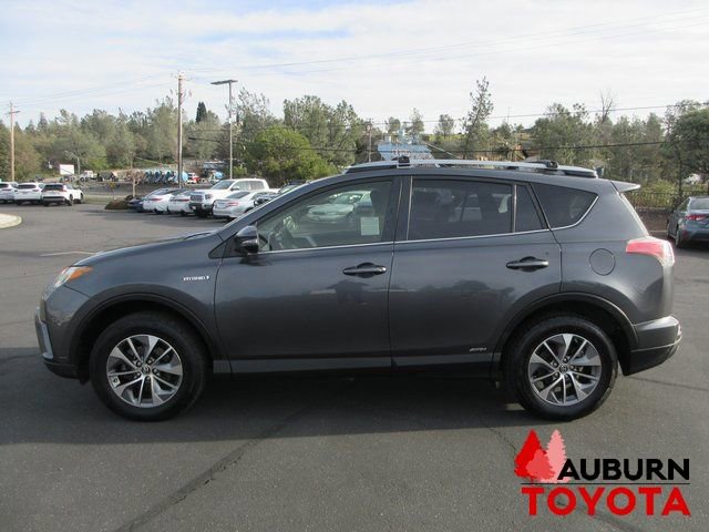 Used 2018 Toyota RAV4 LE image 8
