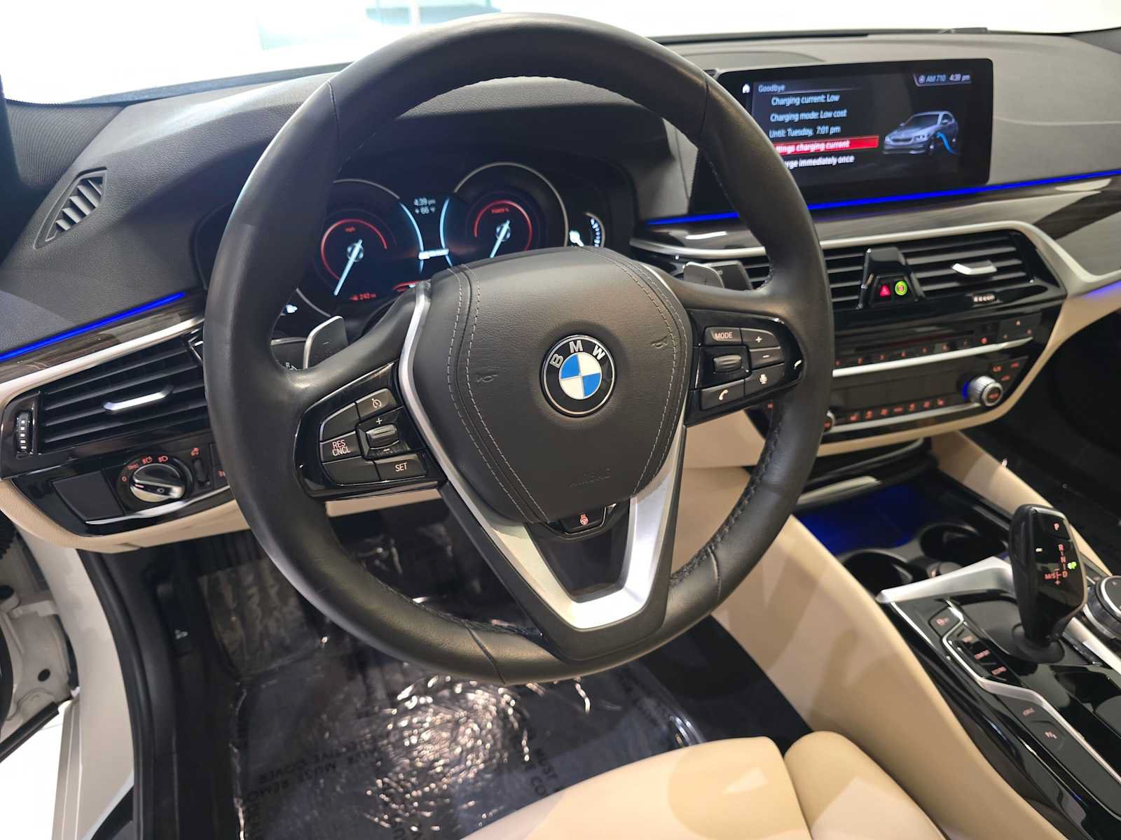 Used 2019 BMW 530e xDrive w/ Convenience Package AWD/4WD image 2