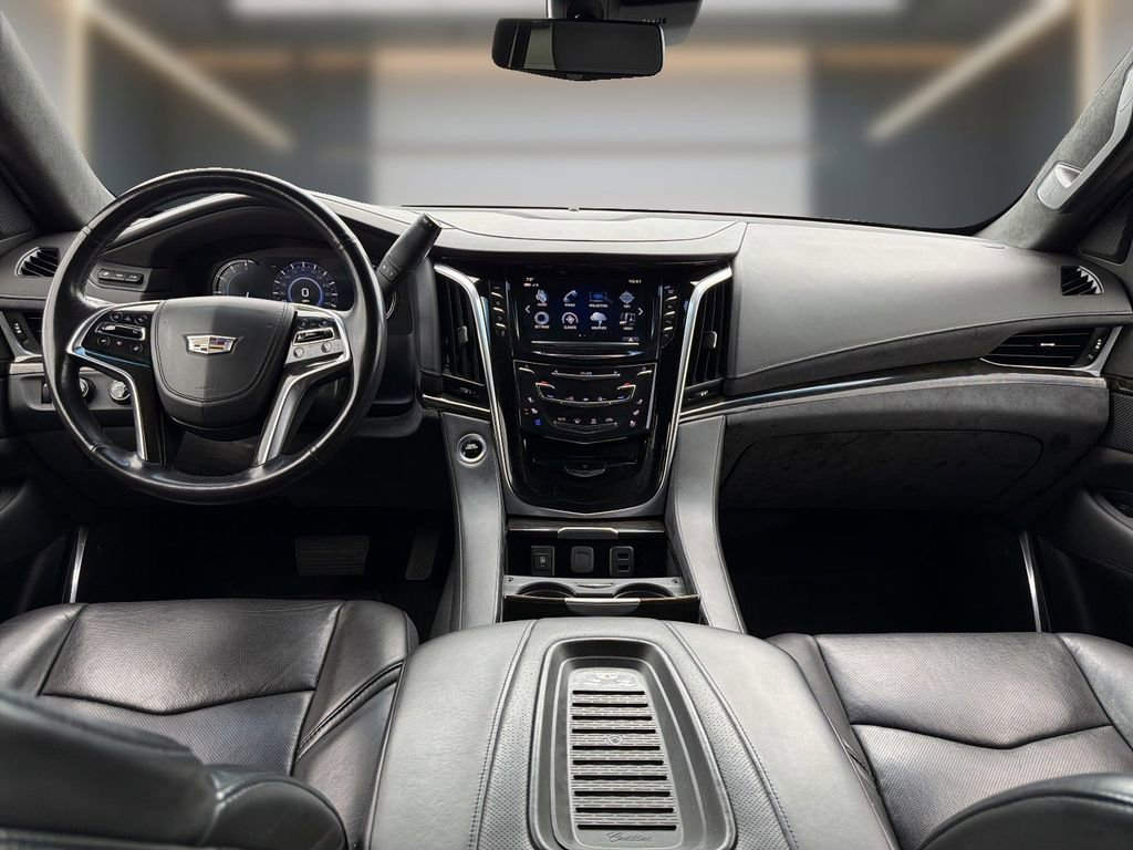 Used 2019 Cadillac Escalade ESV Platinum AWD/4WD image 17