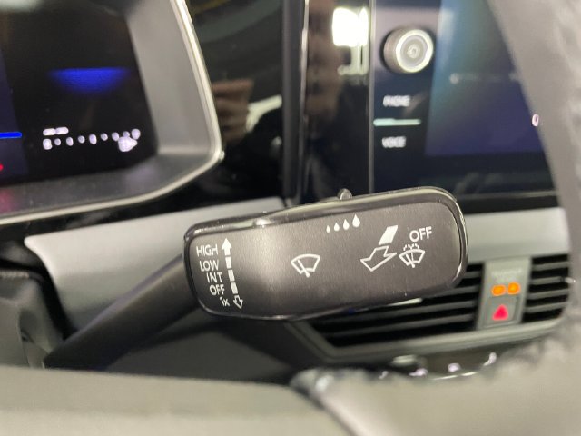 New 2027 Volkswagen Jetta SE FWD image 10