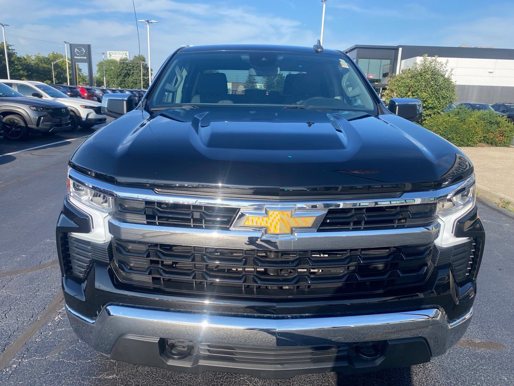 Used 2022 Chevrolet Silverado 1500 LT AWD/4WD image 4