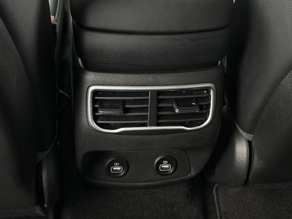 Used 2023 Hyundai Santa Fe SEL Premium image 7