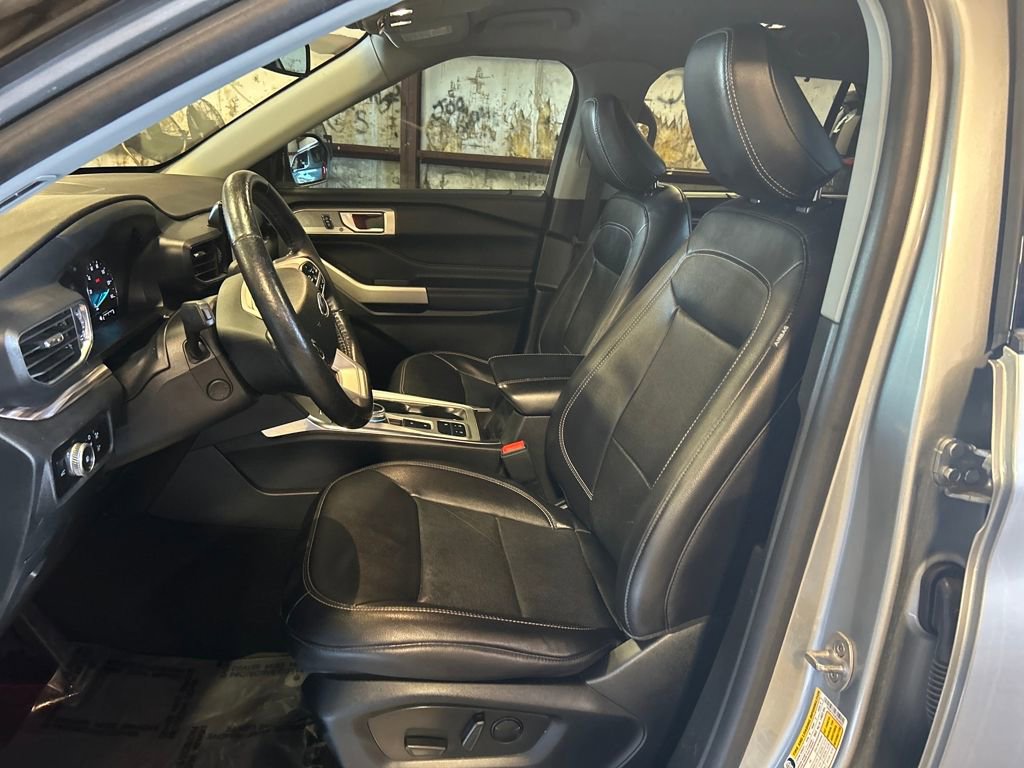 Used 2023 Ford Explorer Limited w/ Equipment Group 301A image 16