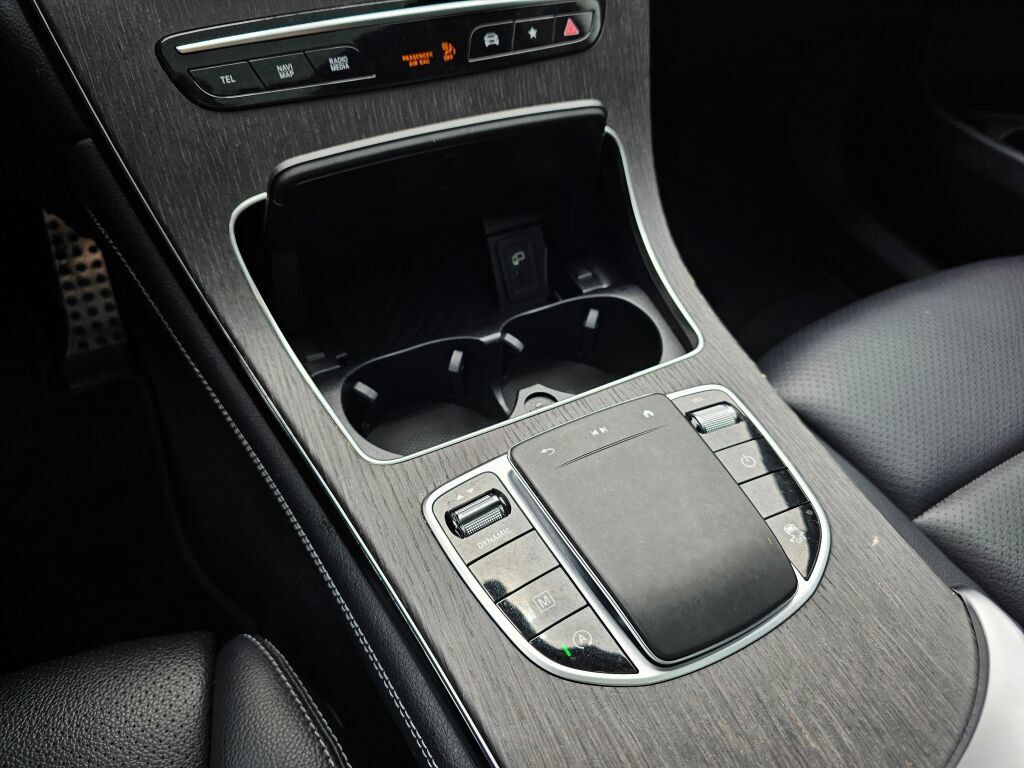 Used 2020 Mercedes-Benz GLC 300 4MATIC image 25