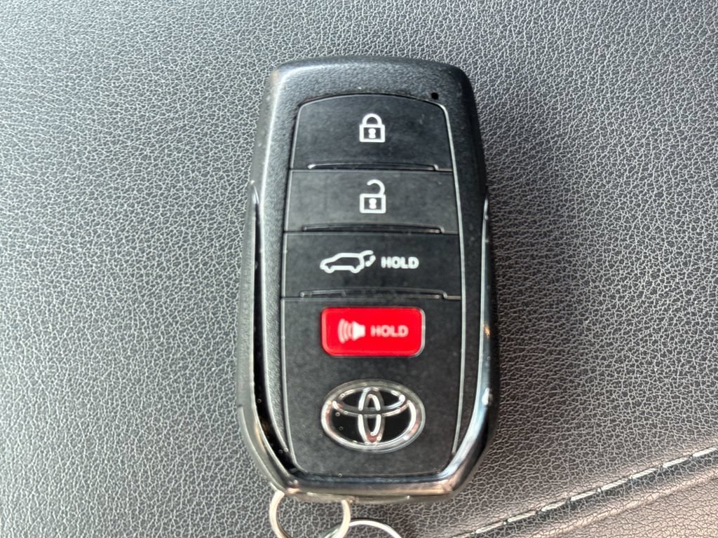 Used 2024 Toyota Venza XLE AWD/4WD image 36