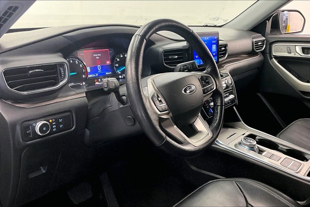 Used 2022 Ford Explorer Limited w/ Equipment Group 301A image 13