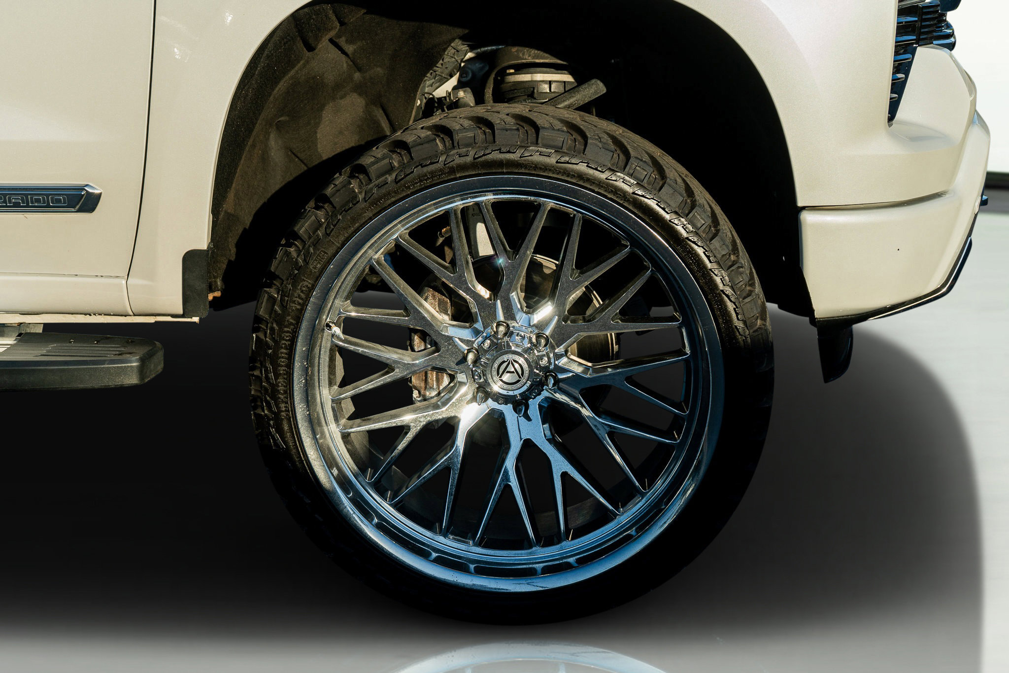 Used 2023 Chevrolet Silverado 1500 High Country w/ Technology Package image 7