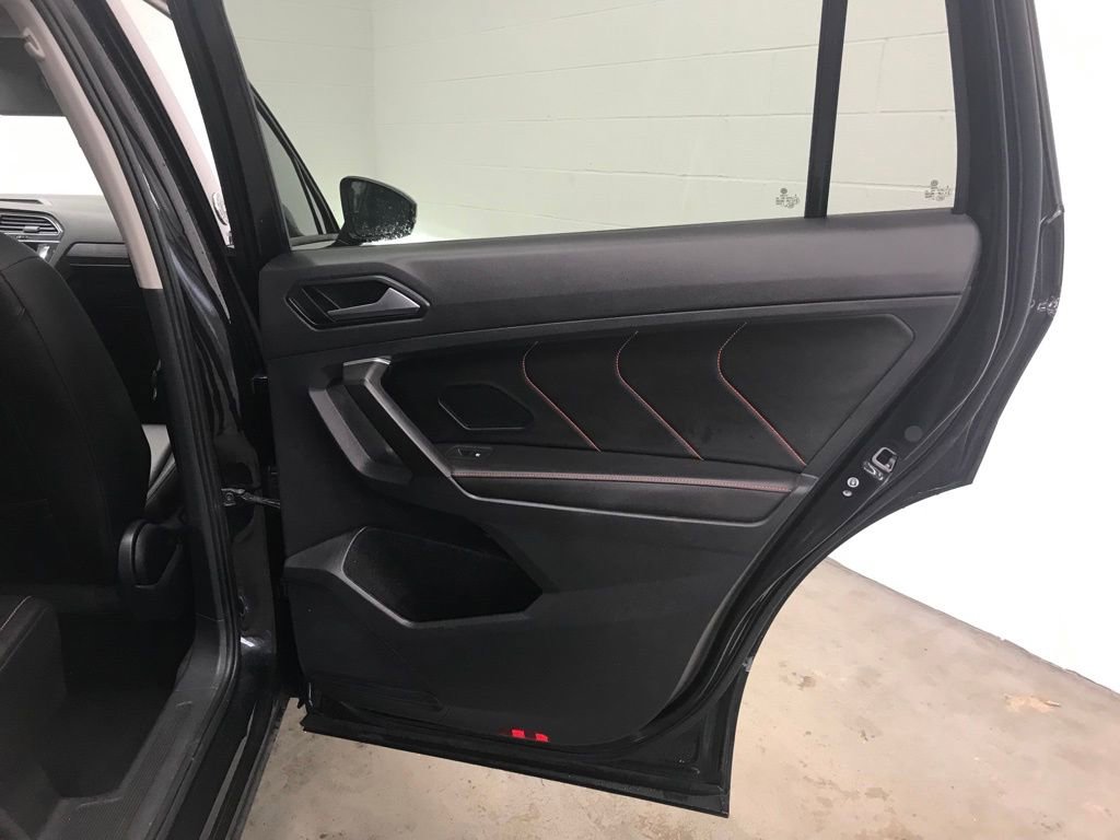 Used 2024 Volkswagen Tiguan SE image 31