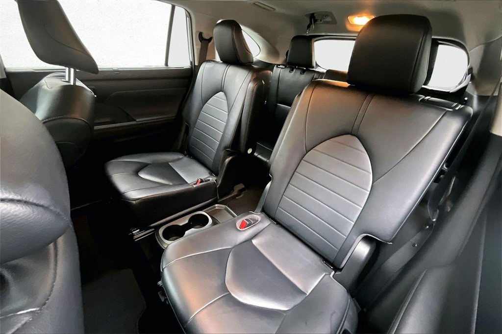 Used 2023 Toyota Highlander XLE image 19