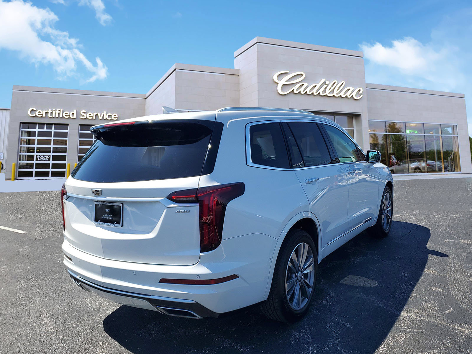Used 2021 Cadillac XT6 Premium Luxury FWD image 3