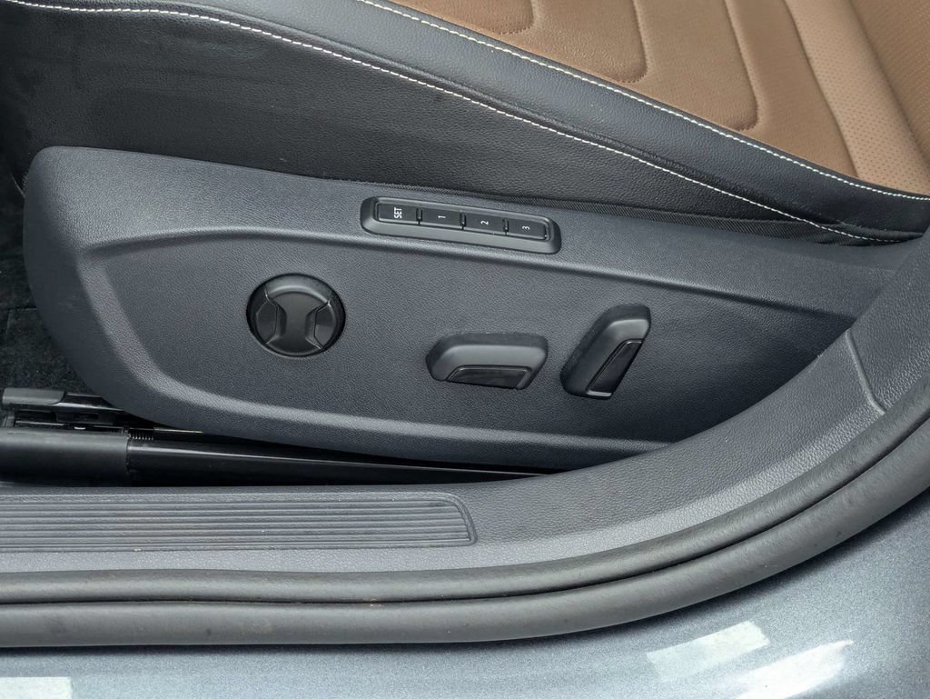 Certified 2025 Volkswagen Jetta SEL FWD image 19