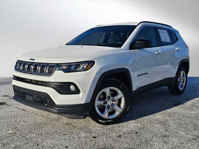 Used 2024 Jeep Compass Latitude w/ Altitude Special Edition AWD/4WD image 1