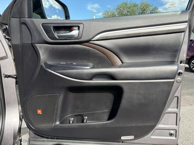 Used 2019 Toyota Highlander Limited image 14