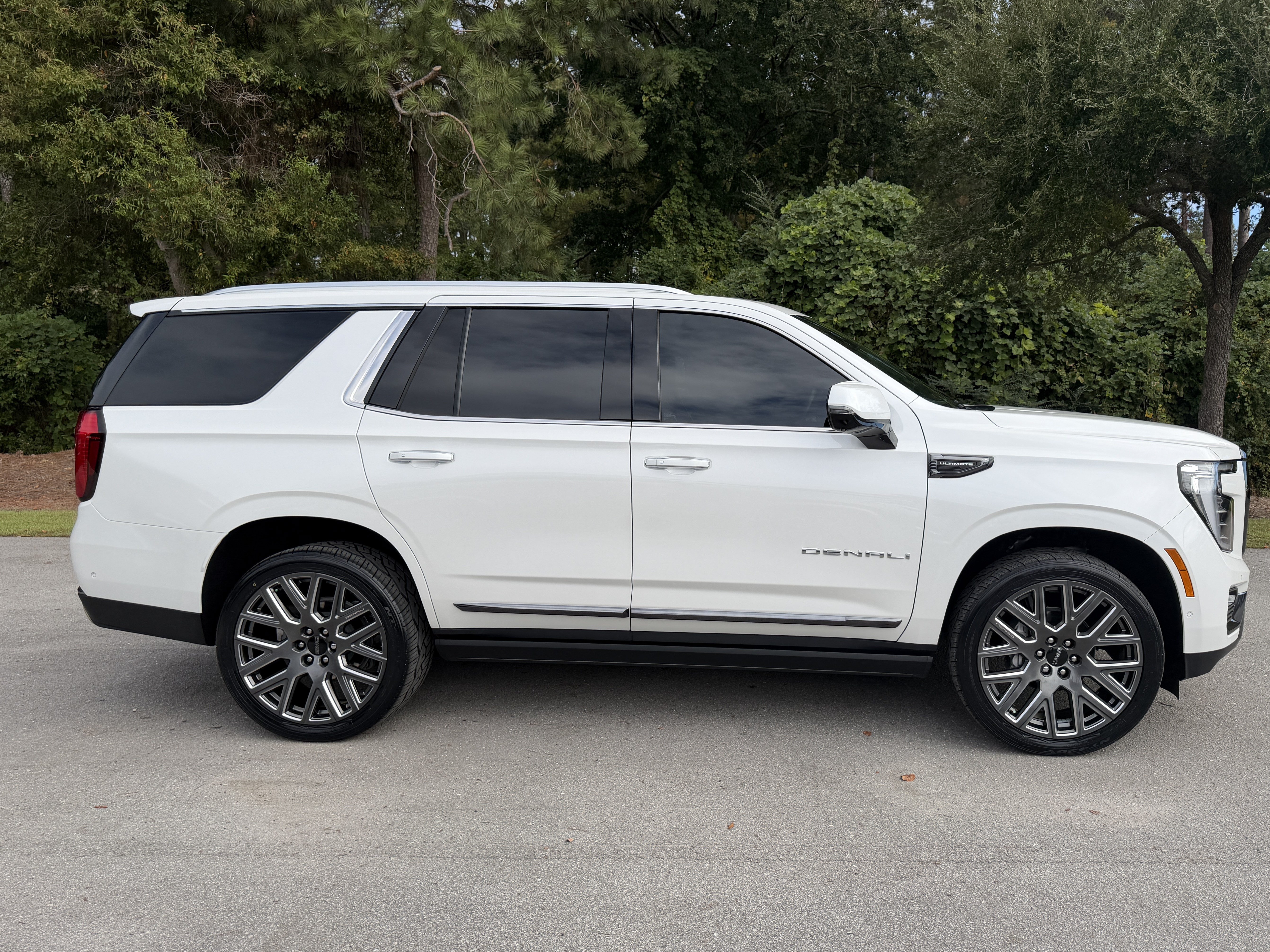 Used 2025 GMC Yukon Denali Ultimate AWD/4WD image 2