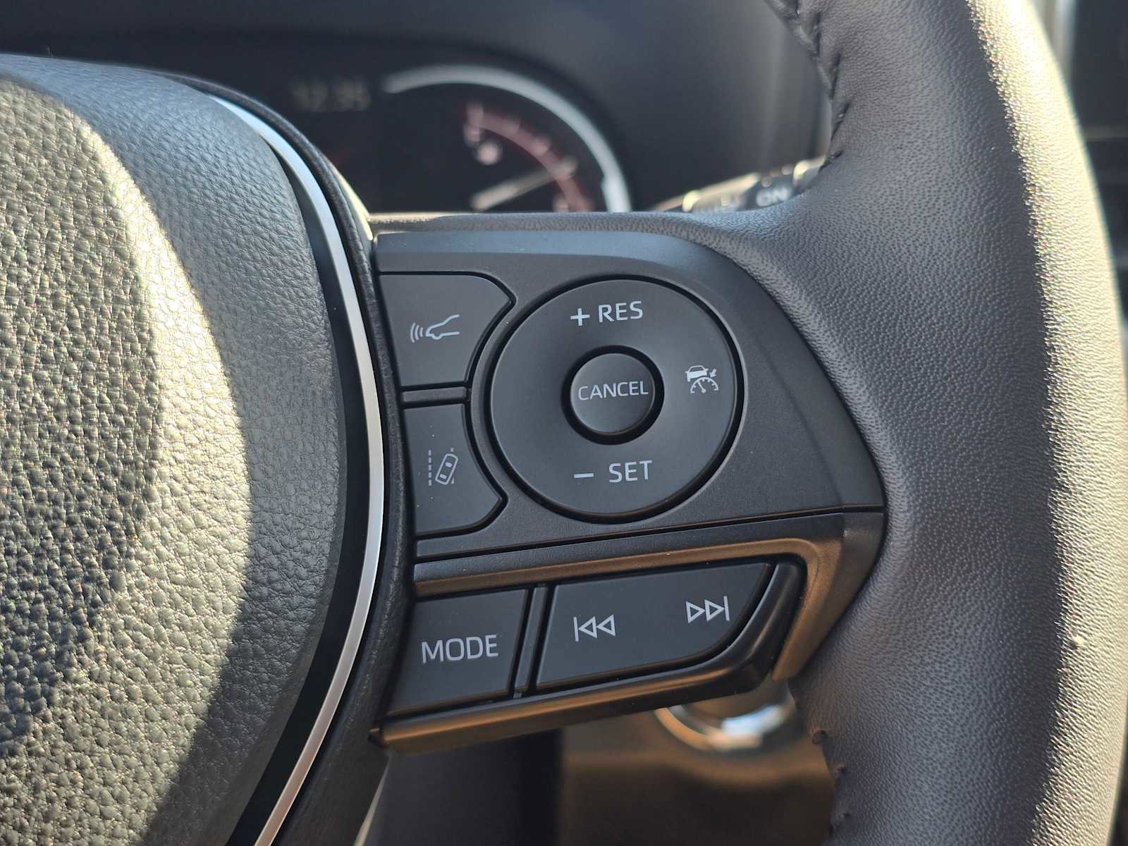 Certified 2025 Toyota RAV4 XLE w/ Convenience Package image 32