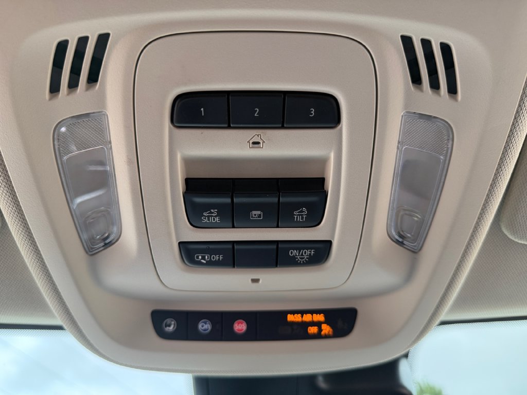 Used 2023 Buick Envision Avenir AWD/4WD image 52