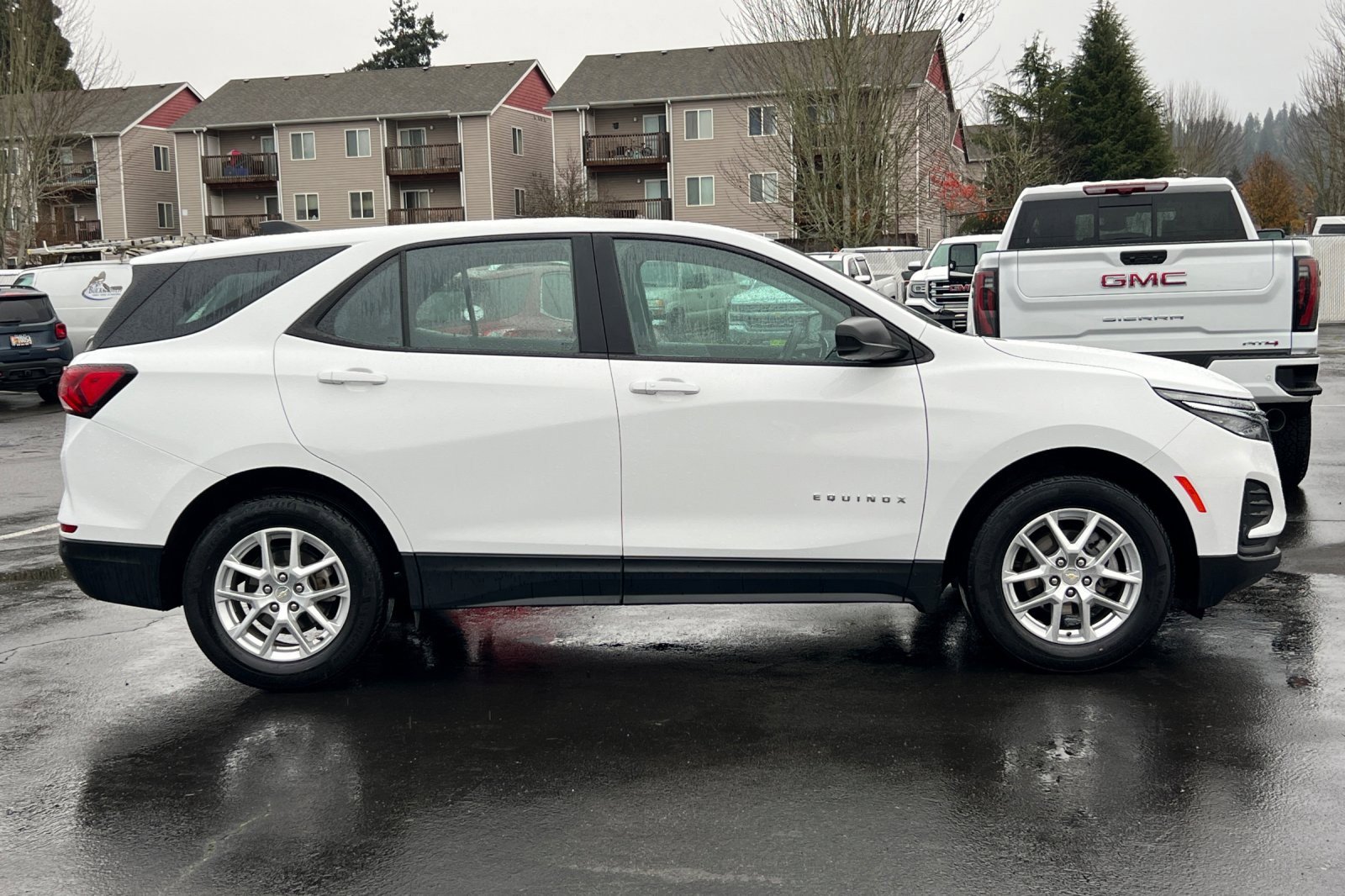 Used 2022 Chevrolet Equinox LS image 3