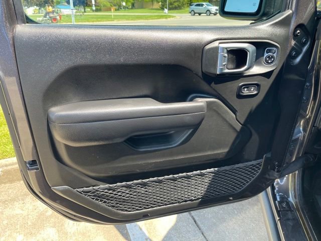 Used 2025 Jeep Wrangler Unlimited Rubicon AWD/4WD image 23