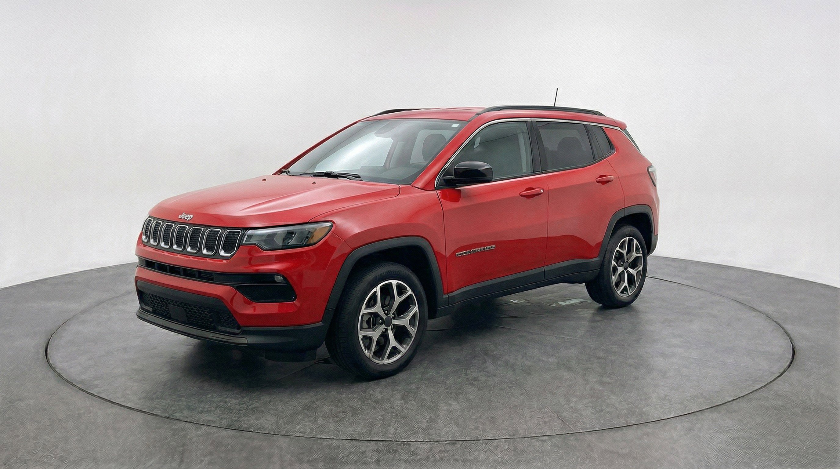 Used 2025 Jeep Compass Latitude image 3