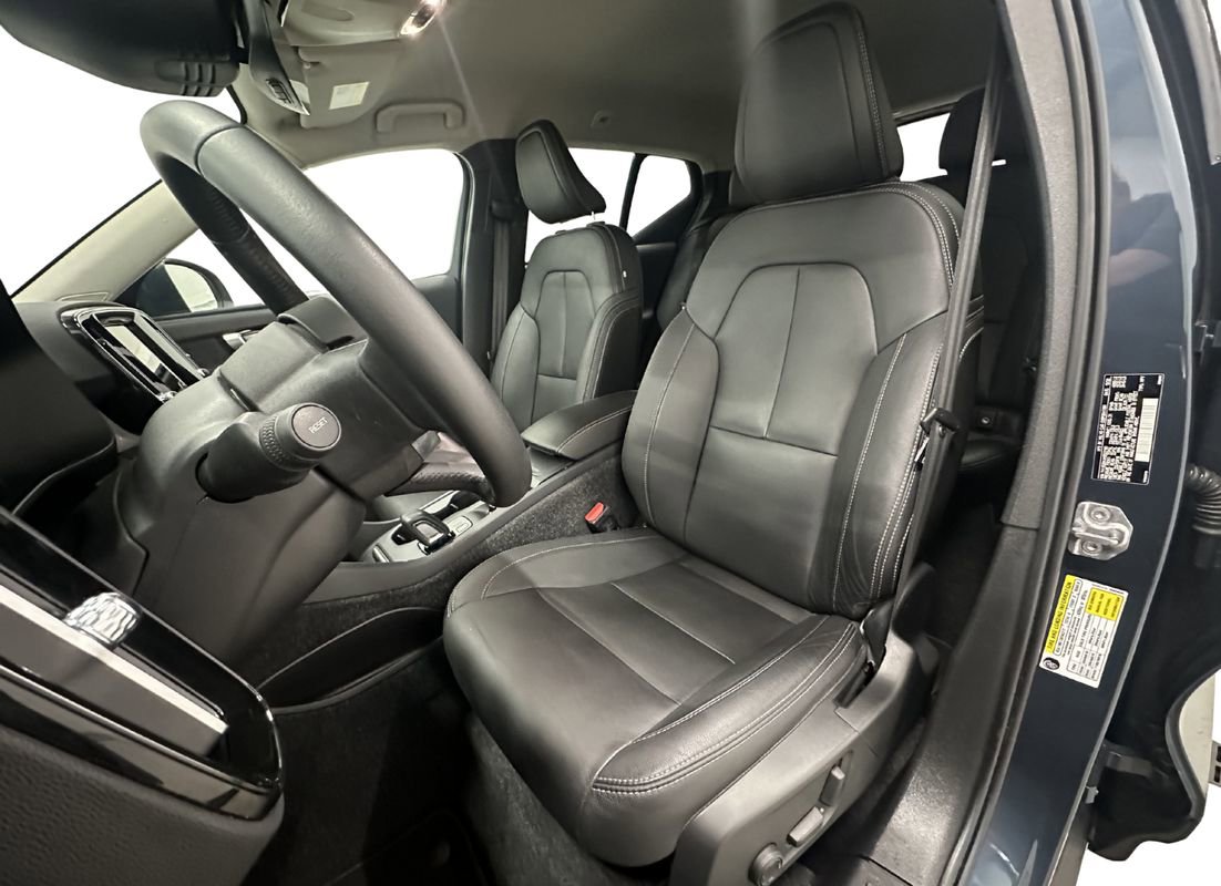 Used 2021 Volvo XC40 T5 Momentum image 11