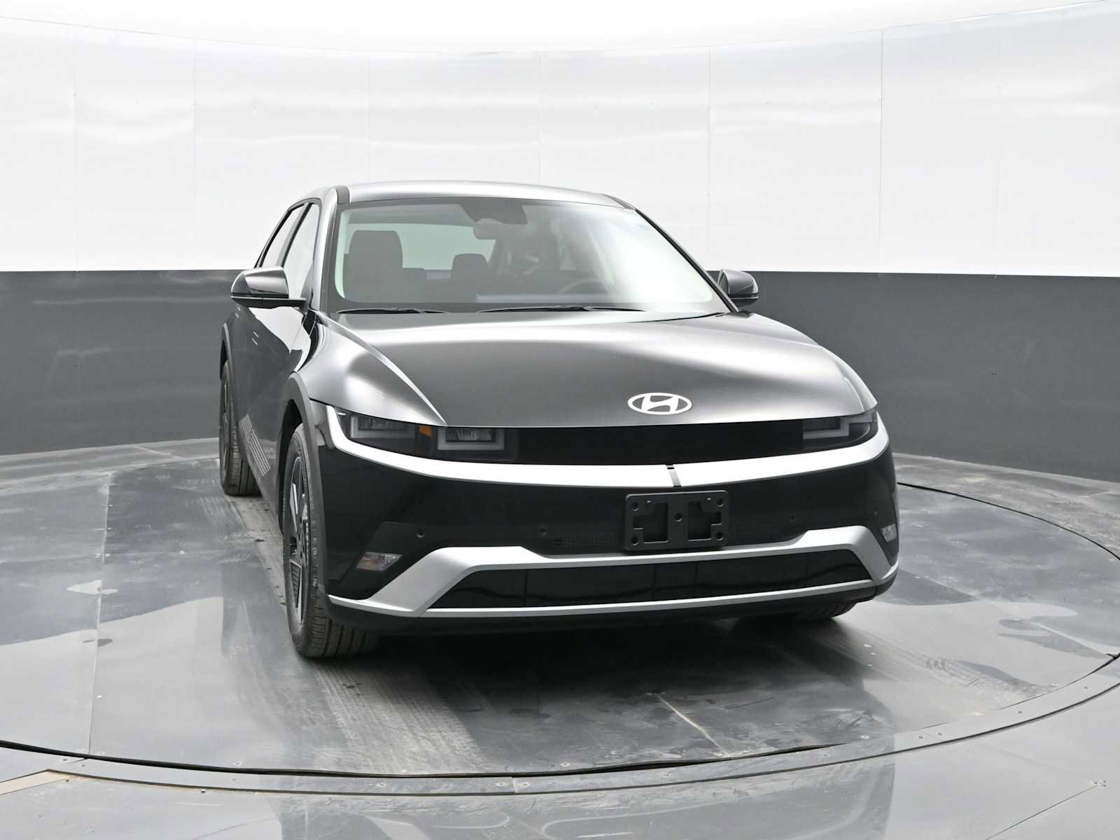 New 2025 Hyundai Ioniq 5 SE video 2