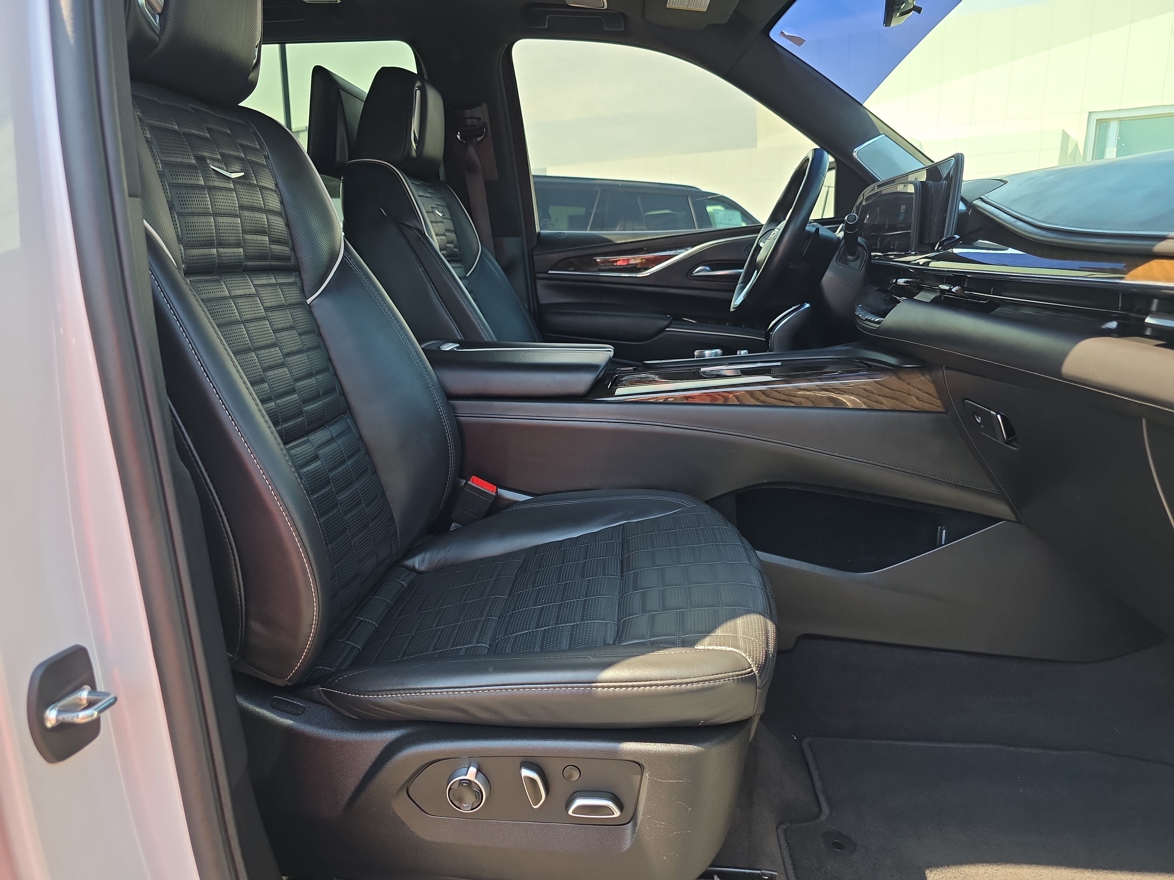 Used 2024 Cadillac Escalade Sport Platinum AWD/4WD image 18