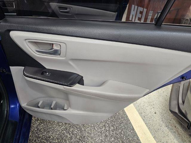 Used 2015 Toyota Camry SE FWD image 30