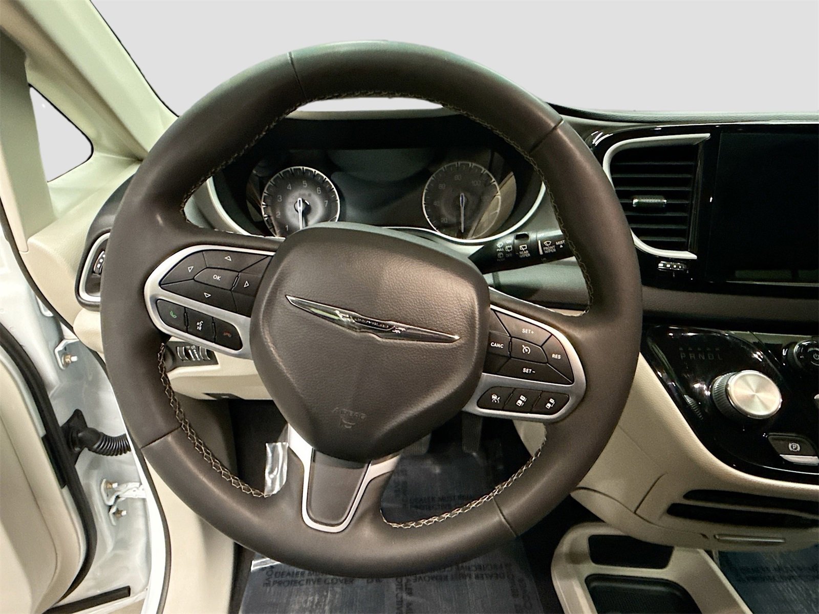 Used 2022 Chrysler Pacifica Touring-L image 11