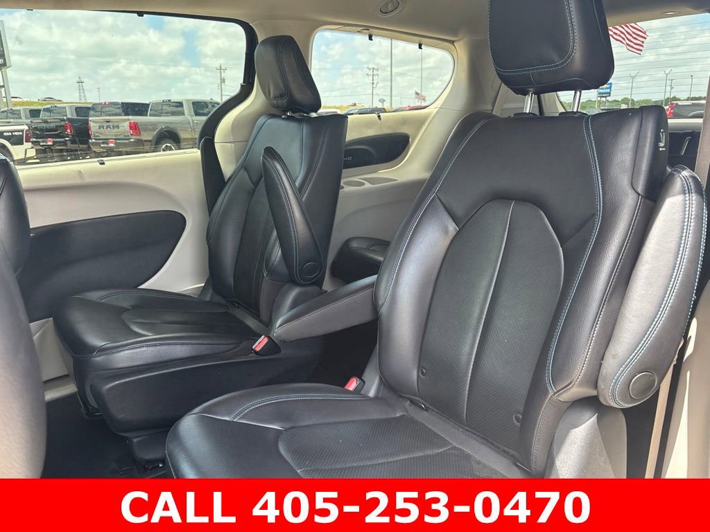 Used 2021 Chrysler Pacifica Touring-L FWD image 7