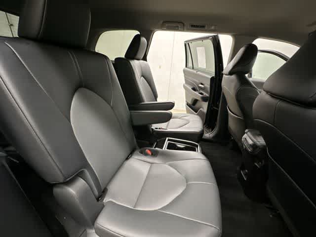 Used 2025 Toyota Grand Highlander AWD image 23
