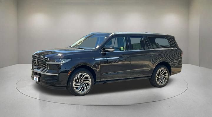 Certified 2025 Lincoln Navigator L Reserve AWD/4WD image 2