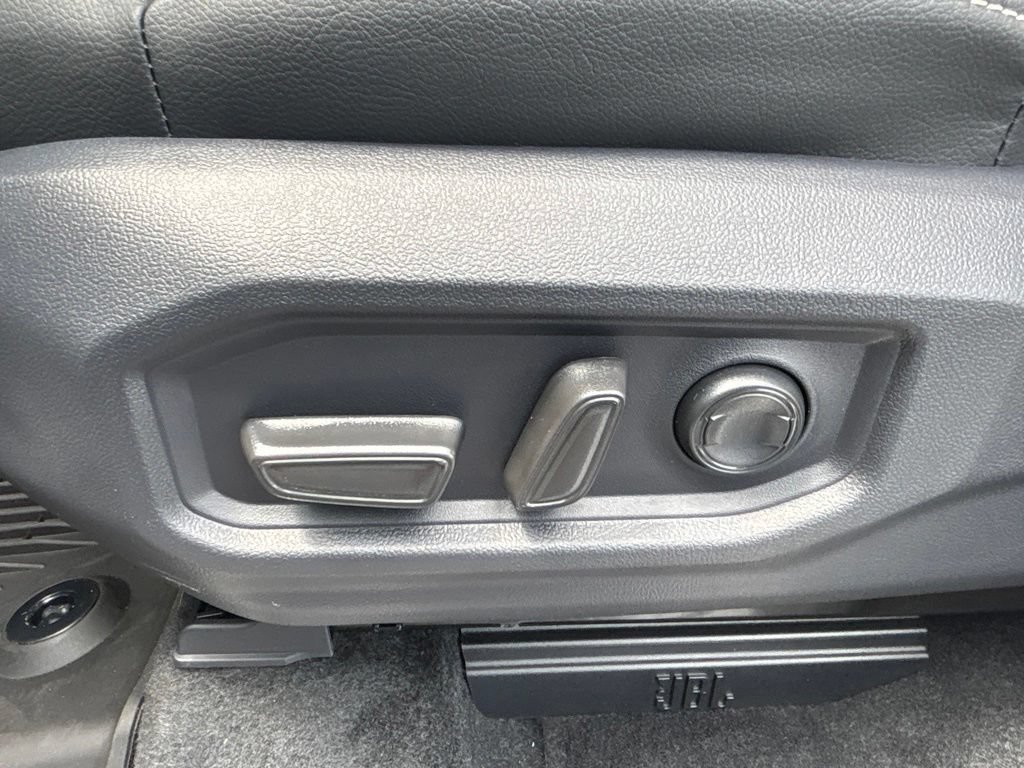 New 2026 Toyota Tundra Limited AWD/4WD image 10