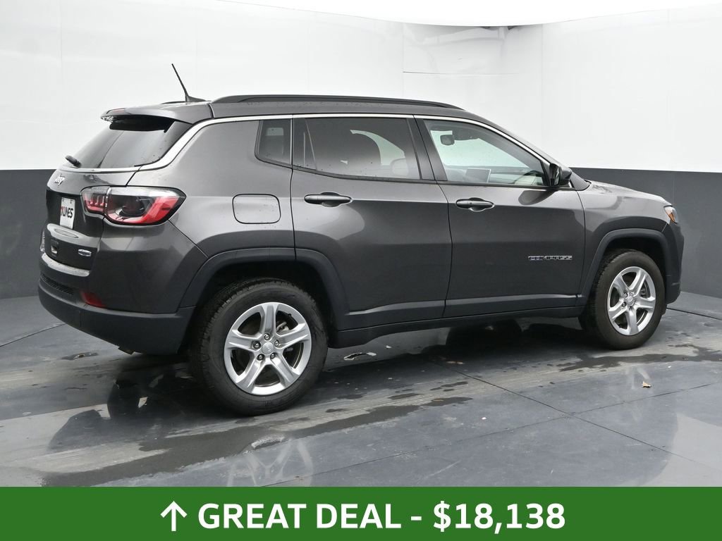Used 2024 Jeep Compass Latitude image 12