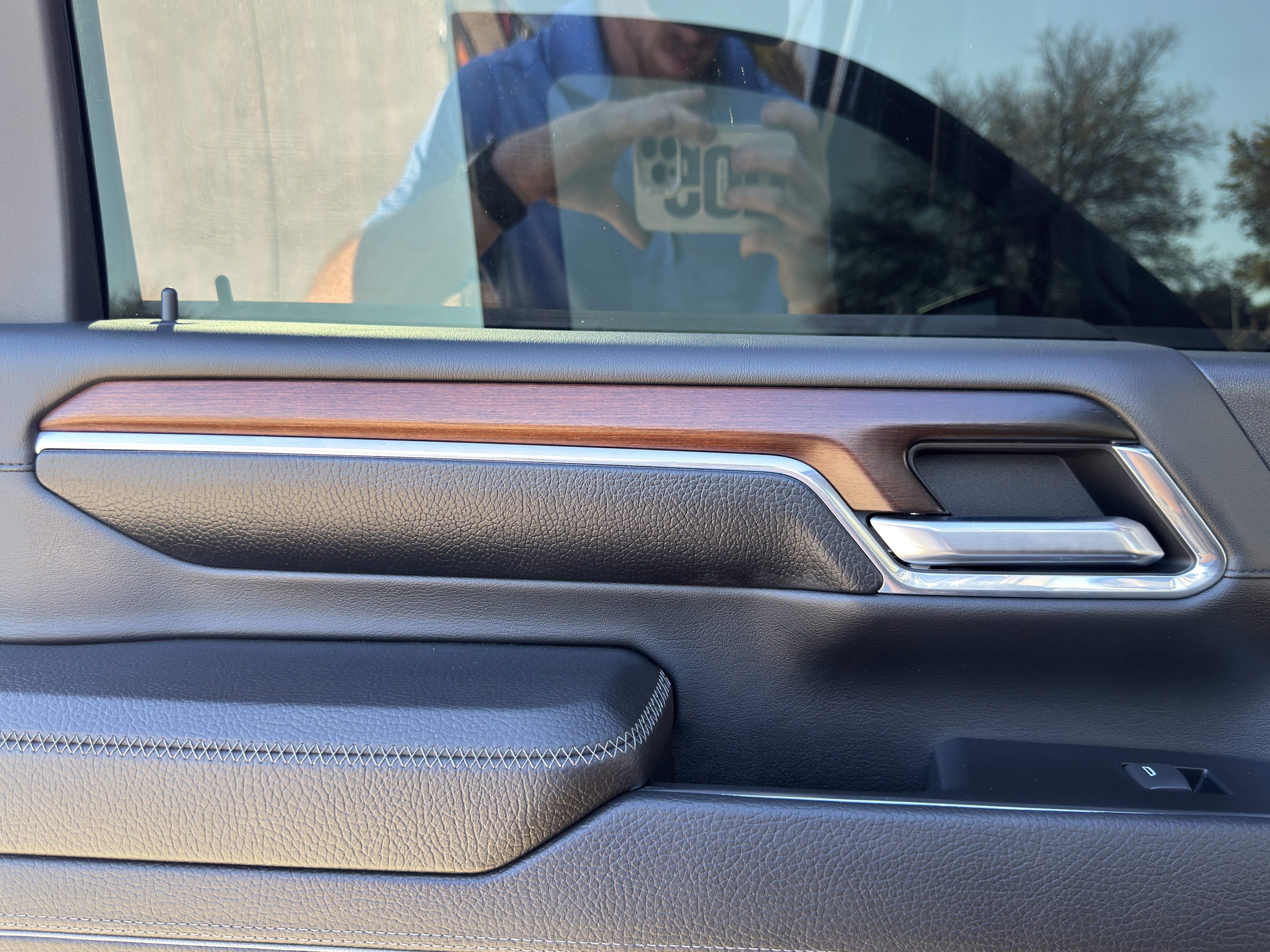 Used 2024 GMC Sierra 3500 Denali w/ Denali Reserve Package image 61