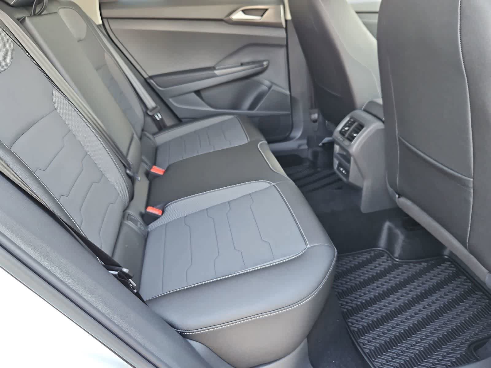 New 2026 Volkswagen Taos SE FWD image 21