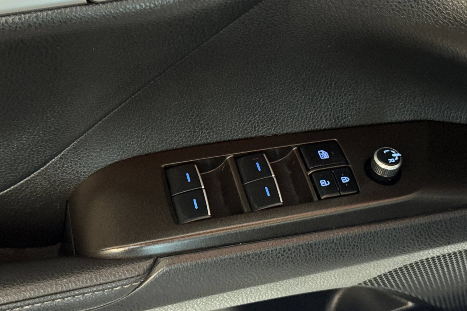 Used 2022 Toyota Camry XSE FWD image 12