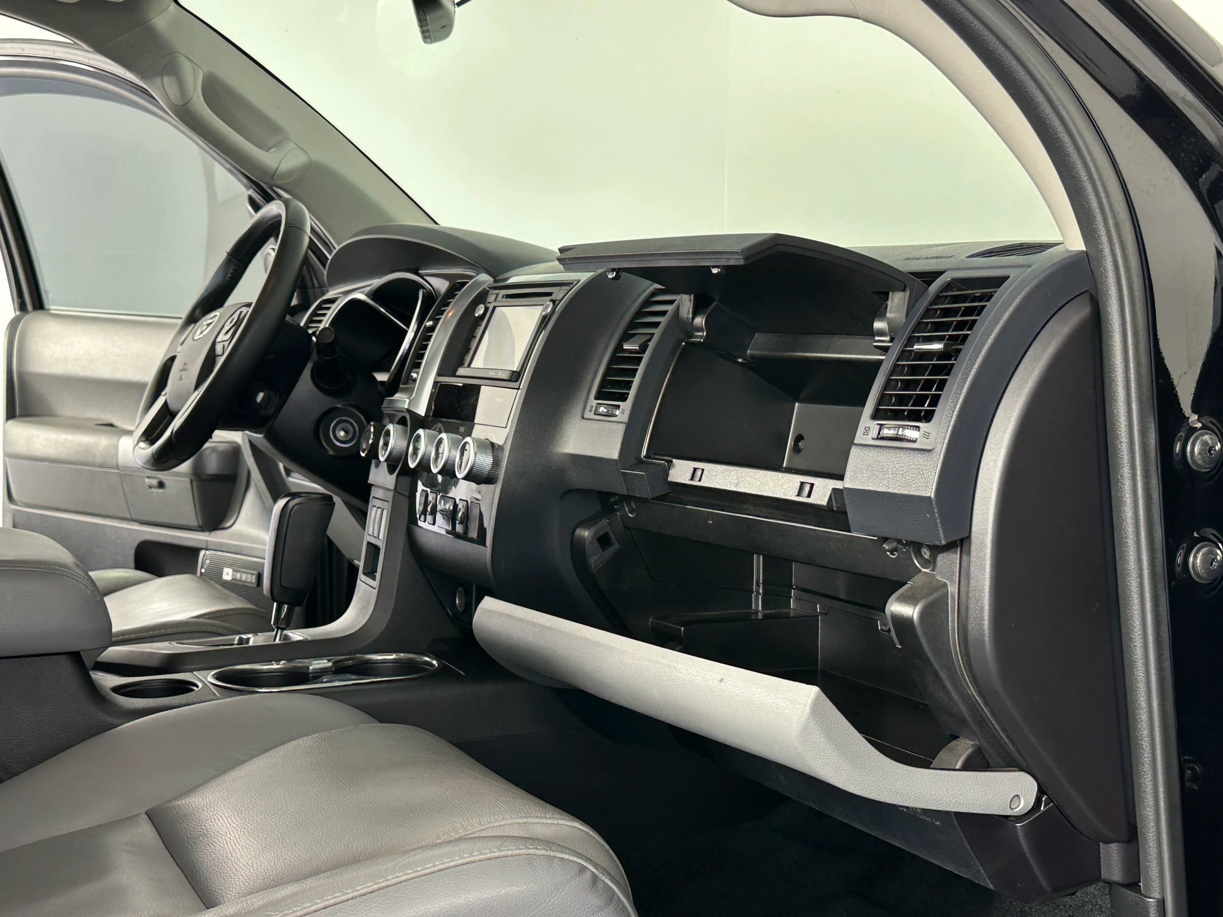 Used 2018 Toyota Sequoia Limited image 44