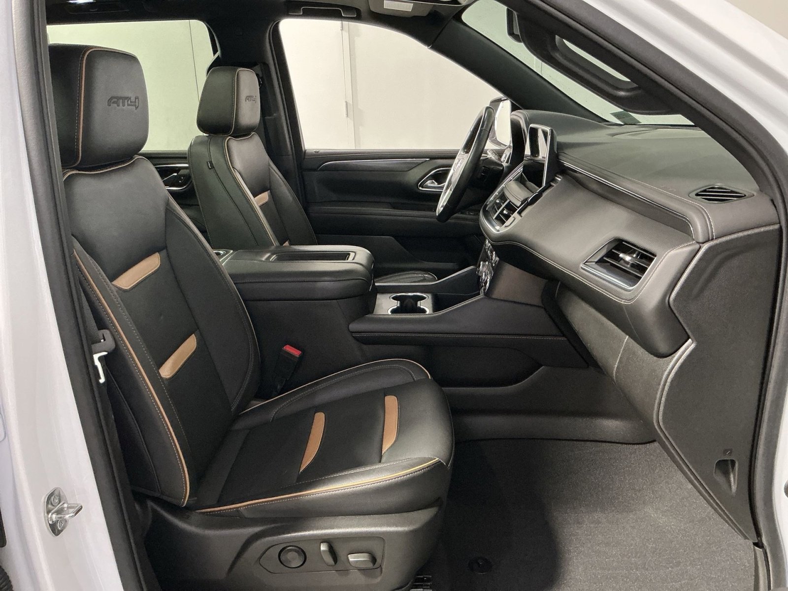 Used 2022 GMC Yukon AT4 image 34