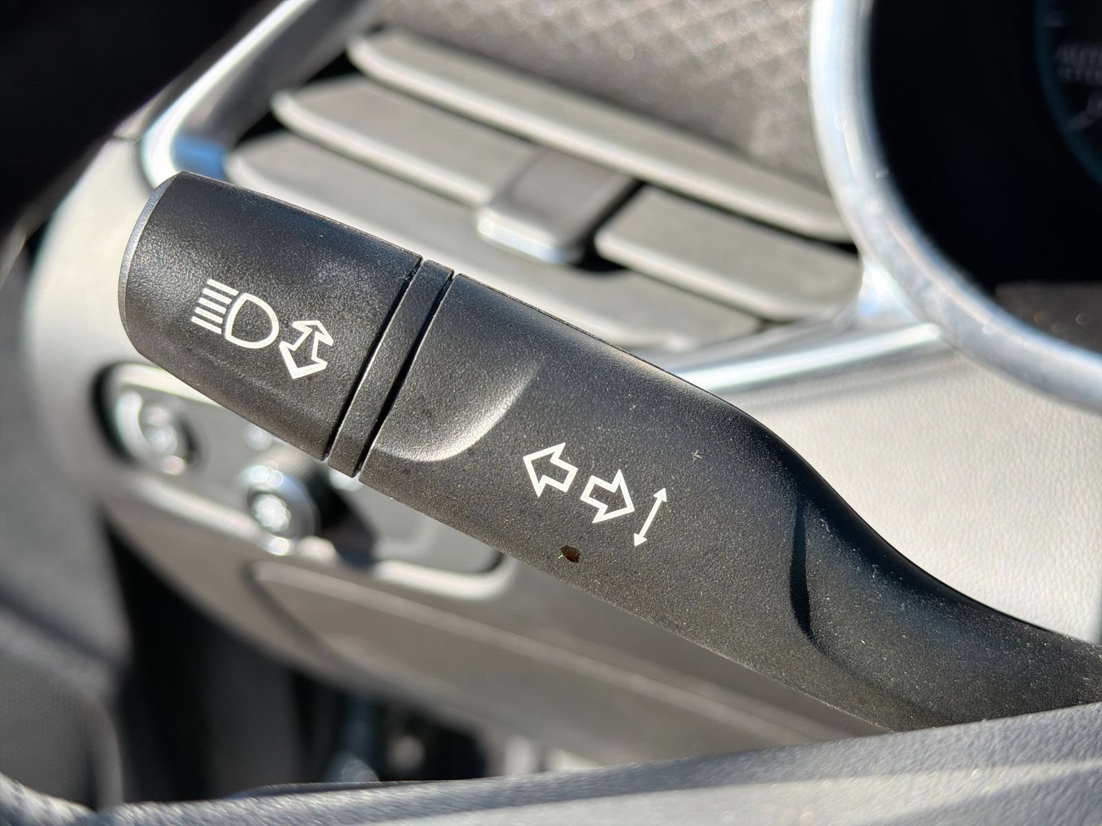 Used 2020 Chevrolet Malibu LT FWD image 29