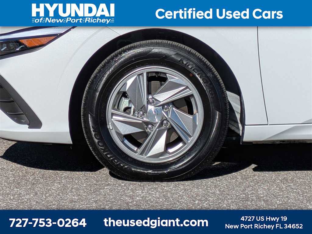 Used 2025 Hyundai Elantra SE image 10