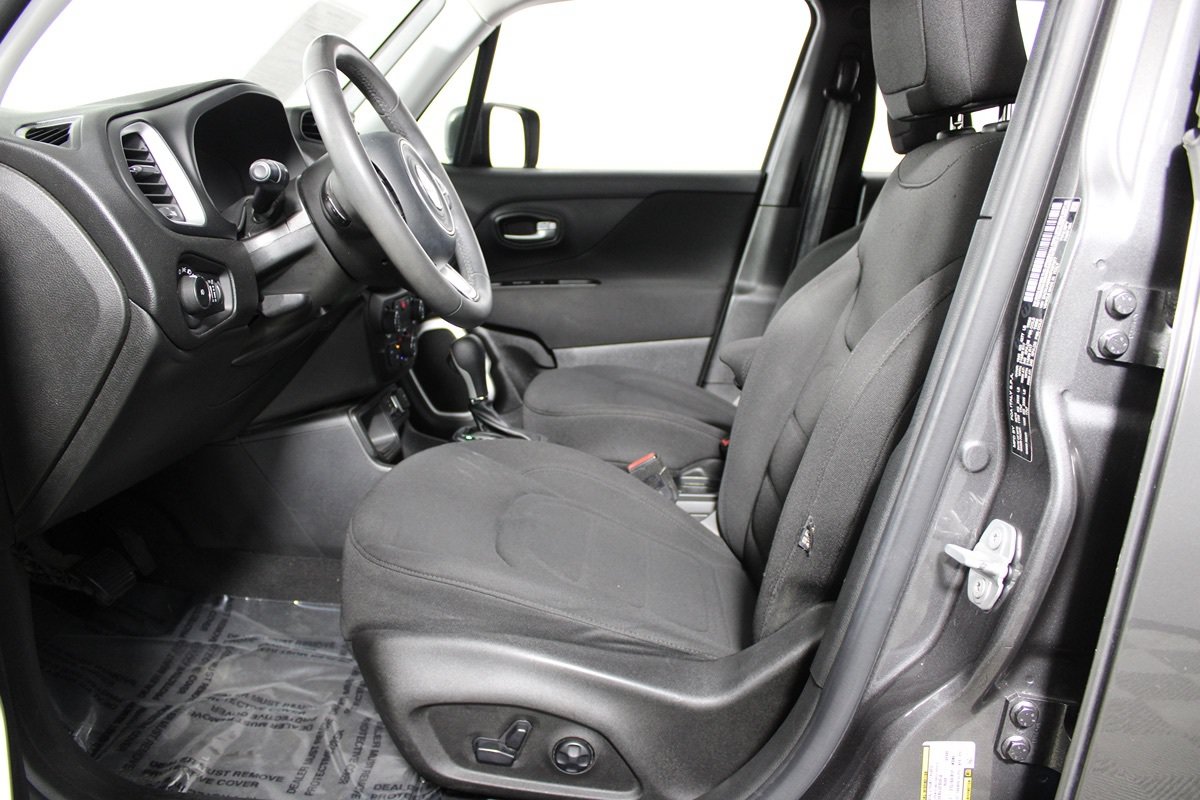 Used 2019 Jeep Renegade Latitude w/ Popular Equipment Group FWD image 6