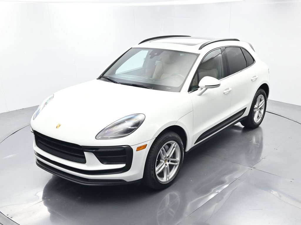 Certified 2022 Porsche Macan AWD/4WD image 32