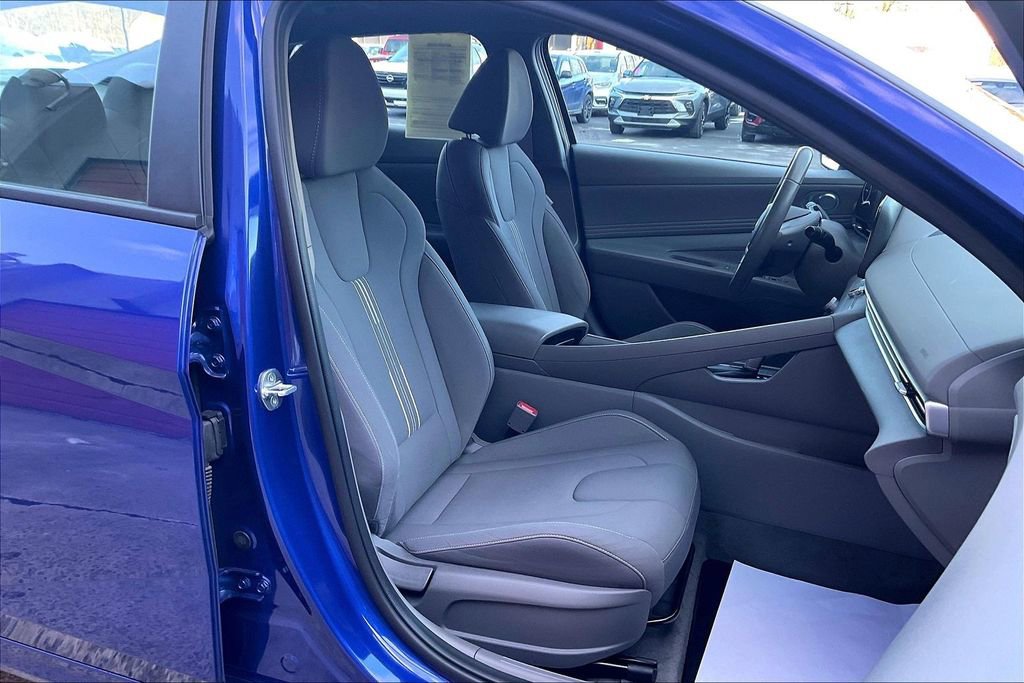 Used 2023 Hyundai Elantra SEL w/ Convenience Package image 7